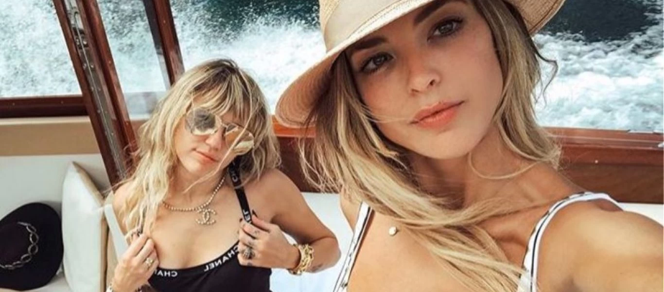 «Μπουρλότο» Μάιλι Σάιρους: «Αγκαζέ» με την Κάρτερ σε πάρτι των MTV Awards